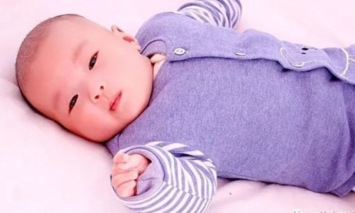 婴儿吃热奶以后的症状-婴儿喝热奶烫了怎么办专区_婴儿喝奶过热会有什么危害专区_婴儿吃热奶怎么办网